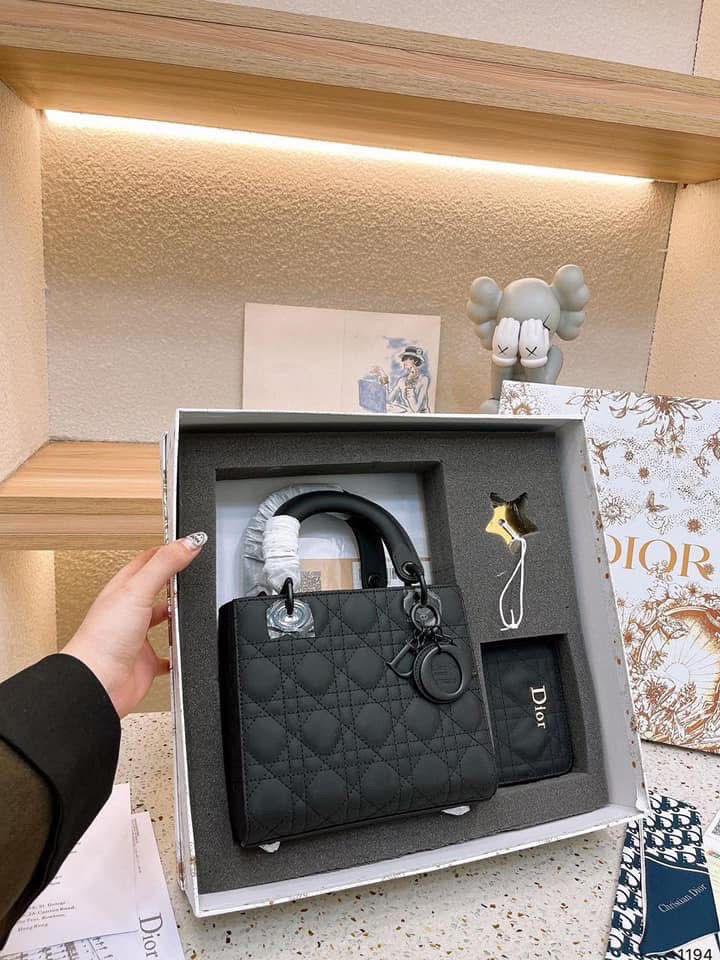 Premium Quilted Cannage Handbag — With Gift Box Set