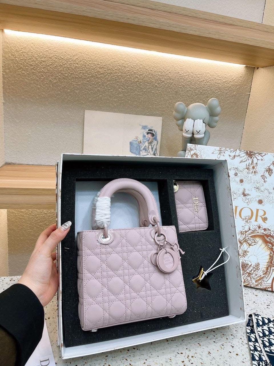 Premium Quilted Cannage Handbag — With Gift Box Set